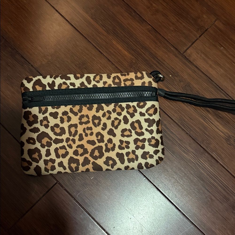 Leopard Neoprene Wristlet Zipper Clutch BRAND NEW